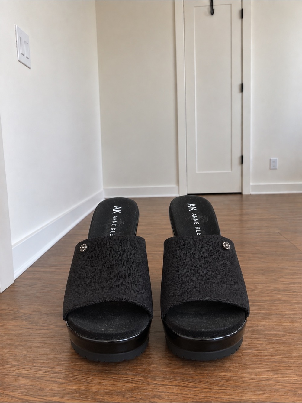 Anne Klein Rellin Black Platform Wedge Sandals - Picture 2 of 4